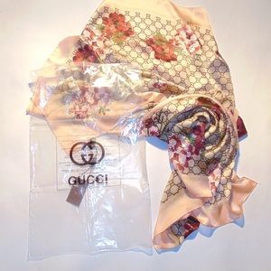 Authentic Gucci scarf silk floral flower blush
